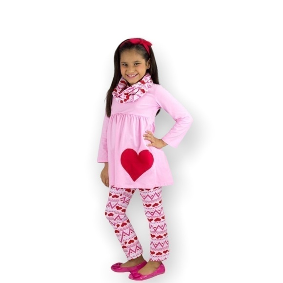 𝅺New Girls Valentine's Day ensemble set sz 5/6: leggings, tunic, infinity scarf.